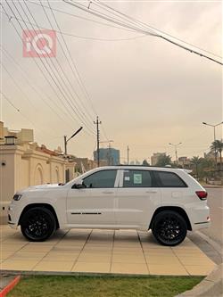 جیپ گراند شیرۆکی